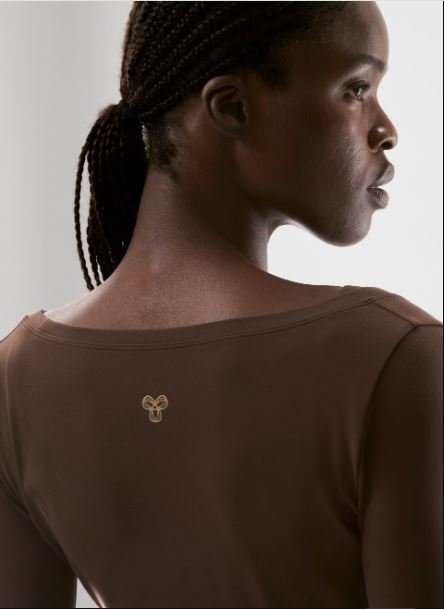 Blusa Envolvente Dorada para un Estilo Refinado Diario