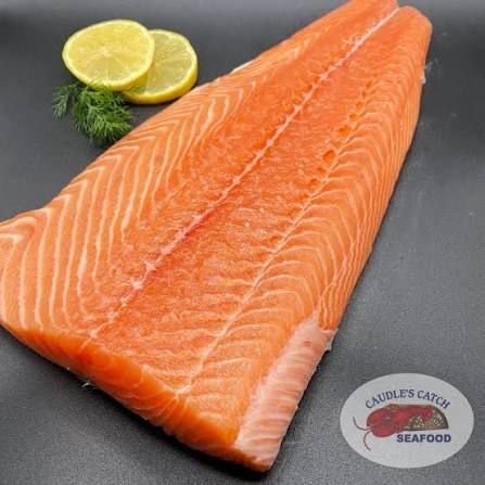 Fresh Atlantic Salmon Steaks — 1 kg (2.2 lb), Bone-In Cut, Wild-Caught Atlantic Salmon, 4 Portions
